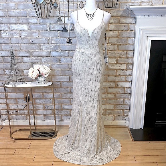 City Triangles White & Silver Fitted Mermaid Style Formal Gown with Mask, Sz. 3 - Picture 2 of 15